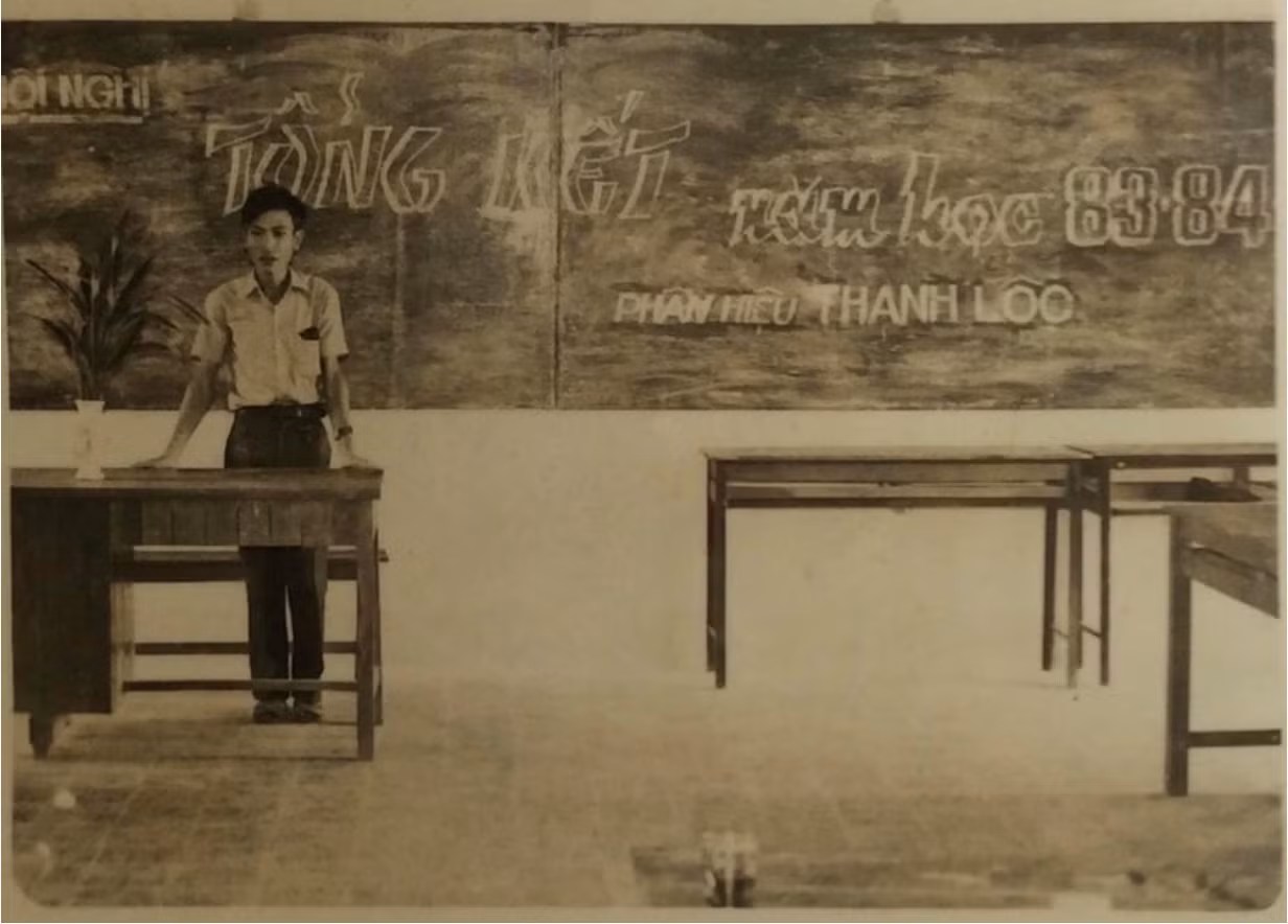 Thầy giáo Nguyễn Văn Ngai năm học 1983 - 1984. Ảnh: NVCC