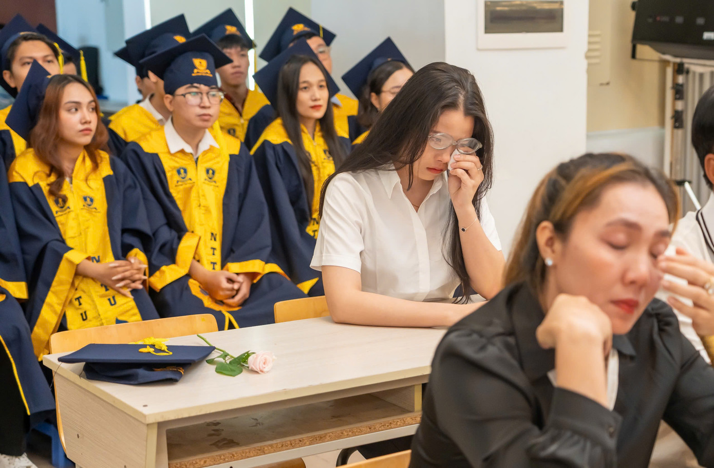 Chiếc ghế trống - chỗ ngồi dành riêng cho Gian dù em đã qua đời. Ảnh: NTCC