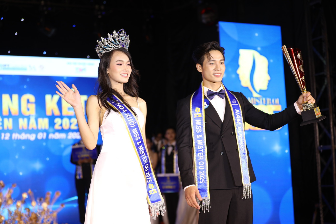 Tân Hoa khôi Nguyễn Thị Trúc Vi và tân Nam vương Nguyễn Quốc Huy Tân Hoa khôi Nguyễn Thị Trúc Vi và tân Nam vương Nguyễn Quốc Huy