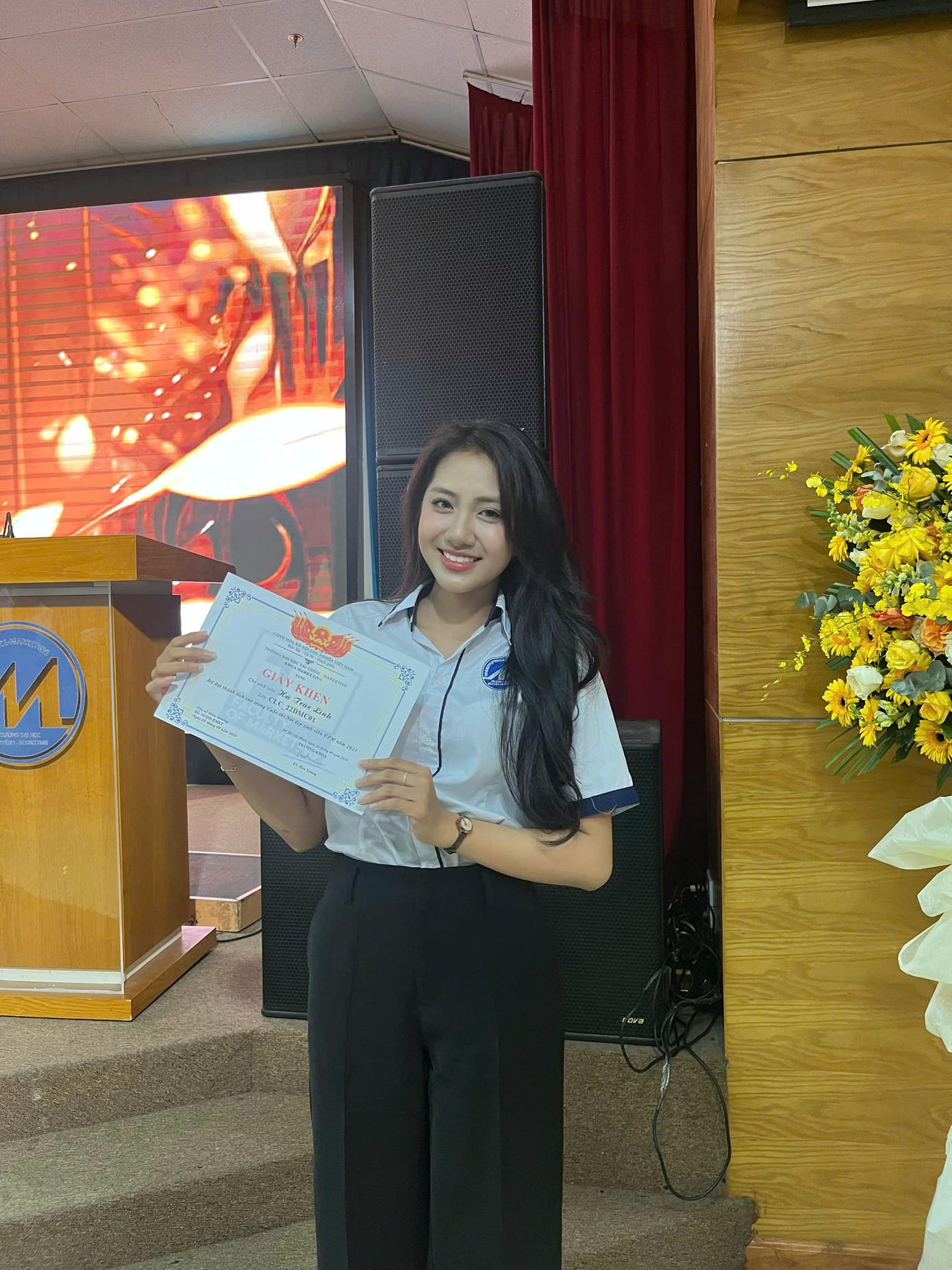 Dù tham gia nhiều hoạt động Đoàn - Hội, thiện nguyện xã hội nhưng tân hoa khôi UFM Hà Trúc Linh cũng có thành tích học tập xếp loại giỏi năm học 2023-2024. Dù tham gia nhiều hoạt động Đoàn - Hội, thiện nguyện xã hội nhưng tân hoa khôi UFM Hà Trúc Linh cũng có thành tích học tập xếp loại giỏi năm học 2023-2024.