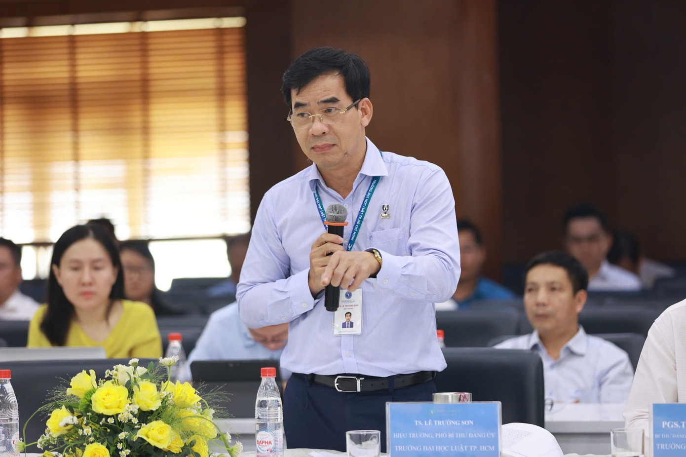 Lãnh đạo các trường đại học phát biểu tại toạ đàm