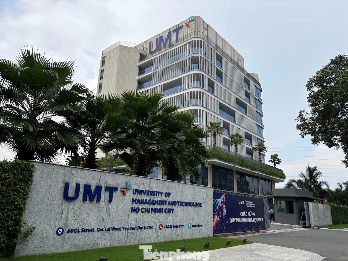 ĐH Quản lý và Công nghệ TPHCM. ĐH Quản lý và Công nghệ TPHCM.