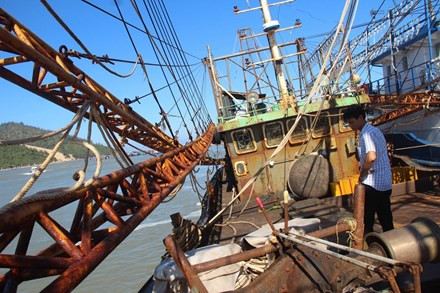 Thuyền trưởng kể chuyện mặc áo mưa vì... dột trên tàu vỏ thép ảnh 1