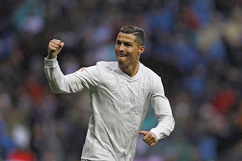 Gianluigi Buffon vs Cristiano Ronaldo: Trận chiến vì Quả bóng vàng ảnh 1