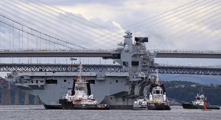HMS Queen Elizabeth không chui lọt gầm cầu vì... quá cồng kềnh ảnh 6