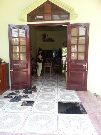 Hố tử thần trong nhà ông Bùi Bá Thanh. Ảnh: Thành duy