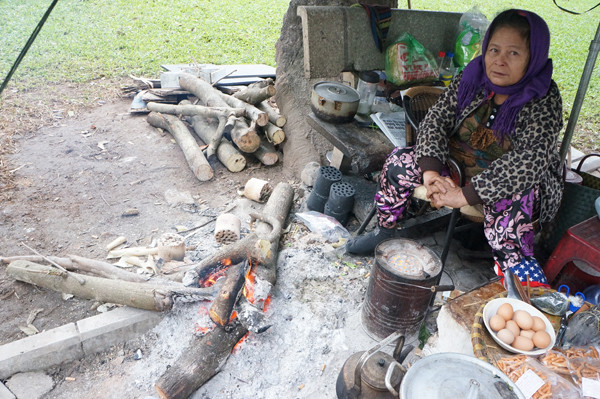 Đốt cửi chưa đủ đốt thêm bếp lò