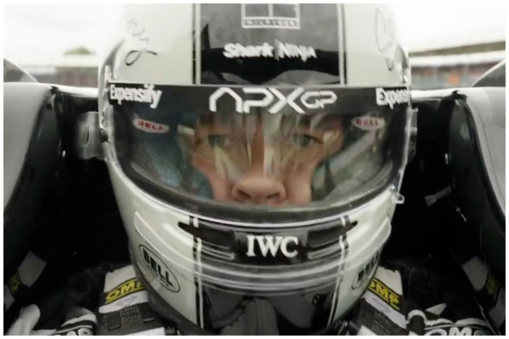 Diễn xuất của Brad Pitt được khen ngợi. Diễn xuất của Brad Pitt được khen ngợi.