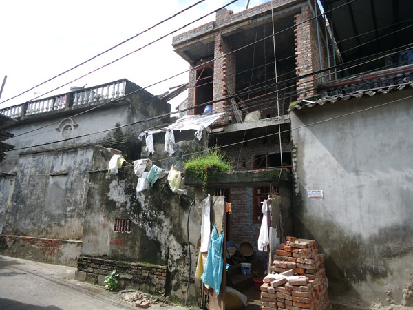 Chính quyền chịu thua với nhà không phép