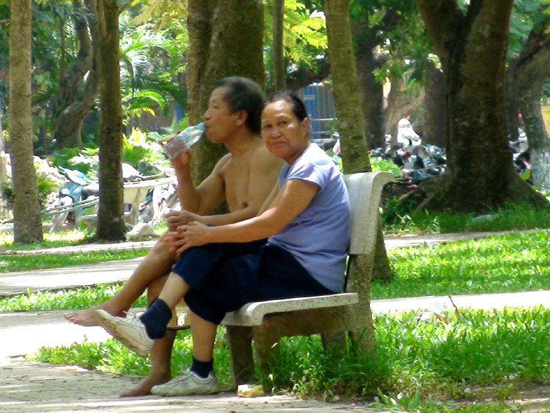 Mệt mỏi vì nắng nóng ảnh 7