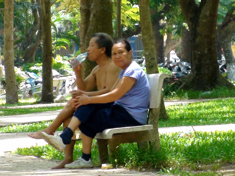 Mệt mỏi vì nắng nóng ảnh 7