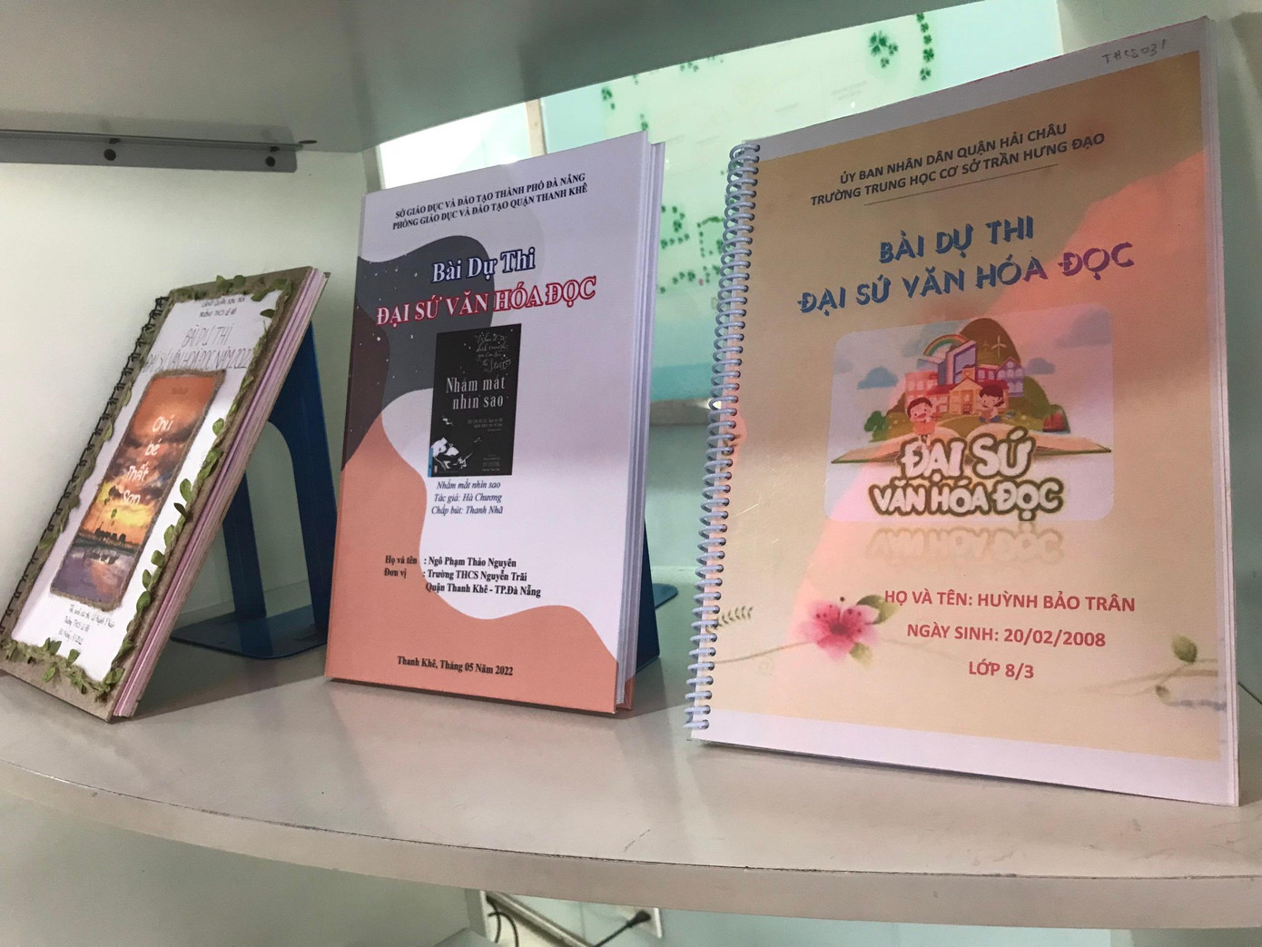 Năm nay, các bài thi đều thể hiện sự xuất sắc, ấn tượng trong ý tưởng, cách lựa chọn cuốn sách để chia sẻ. Năm nay, các bài thi đều thể hiện sự xuất sắc, ấn tượng trong ý tưởng, cách lựa chọn cuốn sách để chia sẻ.
