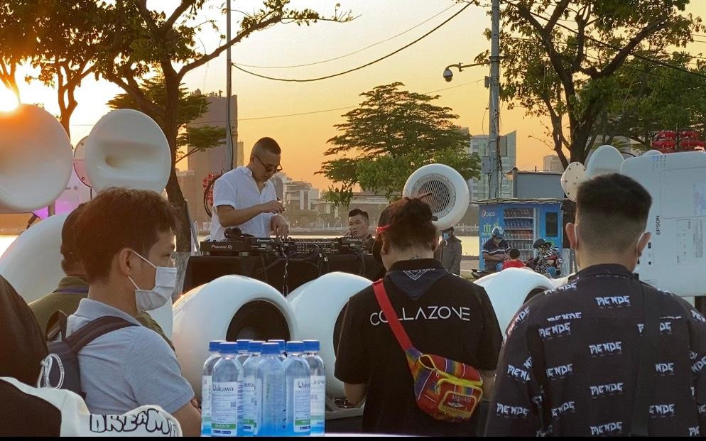 Chương trình do Q- Entrertainment kết hợp cùng Công ty TNHH TMDV Đào tạo và Đầu tư Green Hope tổ chức với sự tham gia của nhiều DJ nổi tiếng cả nước. Chương trình do Q- Entrertainment kết hợp cùng Công ty TNHH TMDV Đào tạo và Đầu tư Green Hope tổ chức với sự tham gia của nhiều DJ nổi tiếng cả nước.