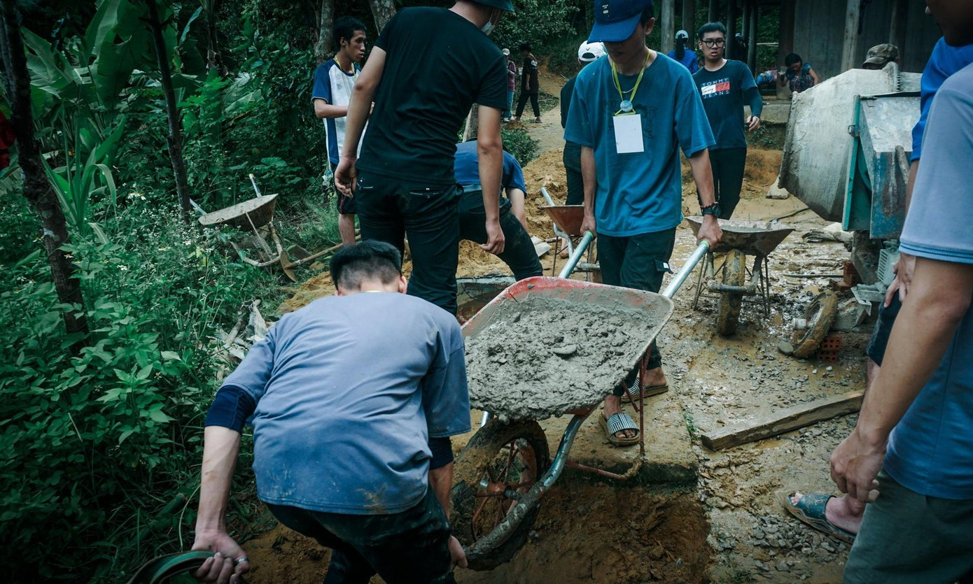 Đoàn thanh niên ĐH Đà Nẵng xung kích tình nguyện tại nhiều vùng khó khăn dọc các tỉnh miền Trung. Đoàn thanh niên ĐH Đà Nẵng xung kích tình nguyện tại nhiều vùng khó khăn dọc các tỉnh miền Trung.