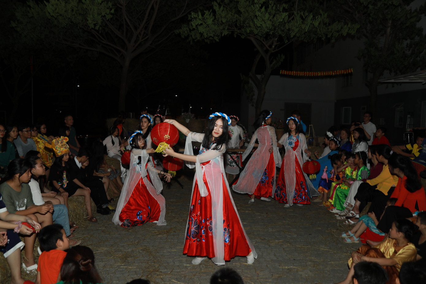 Dịp trung thu năm nay, Fschools phối hợp Sendo Farm và Hope School tổ chức chương trình thiện nguyện Trung thu Hy Vọng Đà Nẵng và Hà Nội. Qua đó, ngày hội mong muốn các em học sinh sẽ được yêu thương như mọi đứa trẻ bình thường.