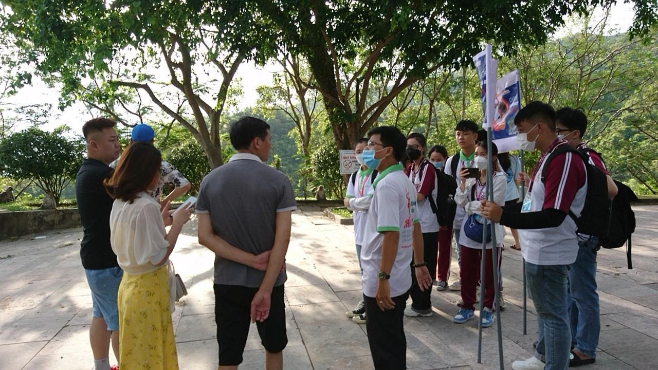 Chương trình là một hoạt động xã hội để trau dồi kĩ năng sống, khả năng giao tiếp cho sinh viên cũng như giúp các bạn sinh viên có ý thức trong việc bảo vệ môi trường, bảo tồn hệ sinh thái không chỉ ở Sơn Trà mà còn ở các nơi khác. Chương trình là một hoạt động xã hội để trau dồi kĩ năng sống, khả năng giao tiếp cho sinh viên cũng như giúp các bạn sinh viên có ý thức trong việc bảo vệ môi trường, bảo tồn hệ sinh thái không chỉ ở Sơn Trà mà còn ở các nơi khác.