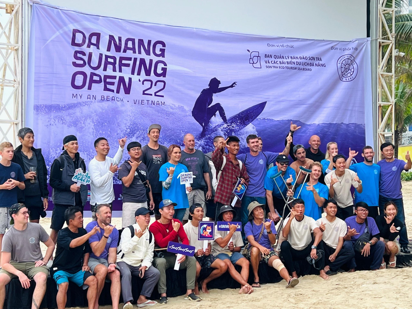 Giải Lướt sóng Đà Nẵng mở rộng năm 2022 tại bãi biển Mỹ An với sự tham gia của 64 VĐV. Giải diễn ra trong hai ngày 10-11/12. Ảnh: Thái Lâm. Giải Lướt sóng Đà Nẵng mở rộng năm 2022 tại bãi biển Mỹ An với sự tham gia của 64 VĐV. Giải diễn ra trong hai ngày 10-11/12. Ảnh: Thái Lâm.