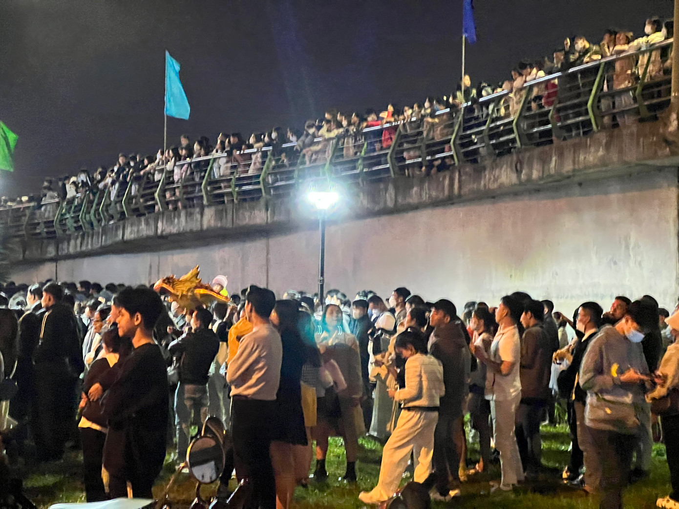 Hân hoan đón năm mới 2023, pháo hoa rực sáng bầu trời ảnh 43 Hân hoan đón năm mới 2023, pháo hoa rực sáng bầu trời ảnh 43