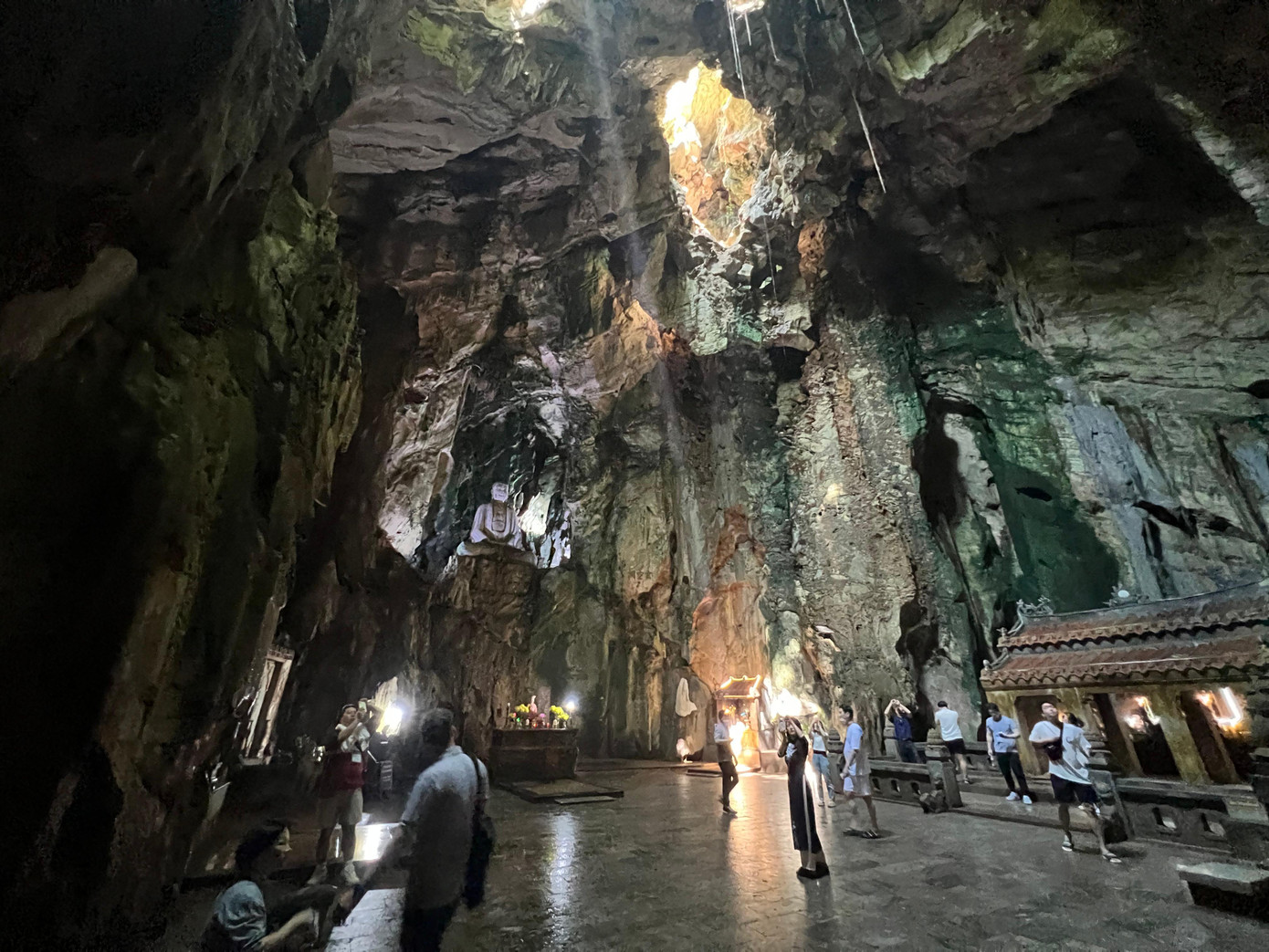 Ngày 26/11, vào 12h30 (10h30 giờ Việt Nam) tại kỳ họp thứ 9 diễn ra ở TP Andong (Hàn Quốc), UNESCO (MOWCAP) đã thông qua và ghi danh hai hồ sơ Bia ma nhai tại Danh thắng Ngũ Hành Sơn, TP Đà Nẵng và Văn bản Hán Nôm làng Trường Lưu, Hà Tĩnh (1689-1943) là Di sản tư liệu khu vực châu Á - Thái Bình Dương.