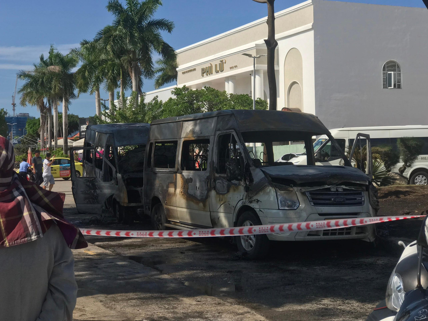 Hiện trường vụ cháy xe. Ảnh: Thái Lâm Hiện trường vụ cháy xe. Ảnh: Thái Lâm