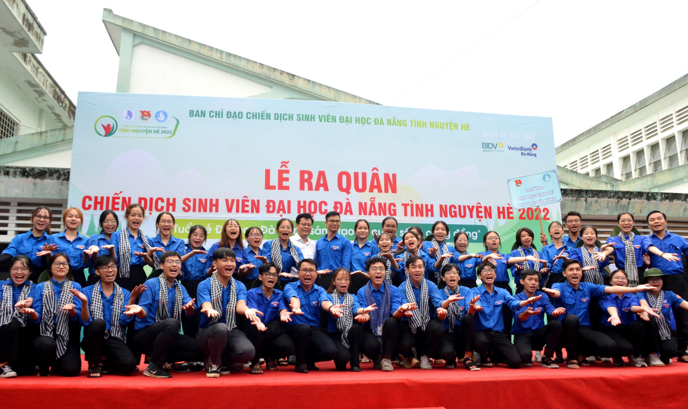 Chiến dịch sinh viên Đại học Đà Nẵng tình nguyện hè được tổ chức định kỳ hàng năm với mục đích phát huy tinh thần xung kích tình nguyện vì cuộc sống cộng đồng của tuổi trẻ Đại học Đà Nẵng.