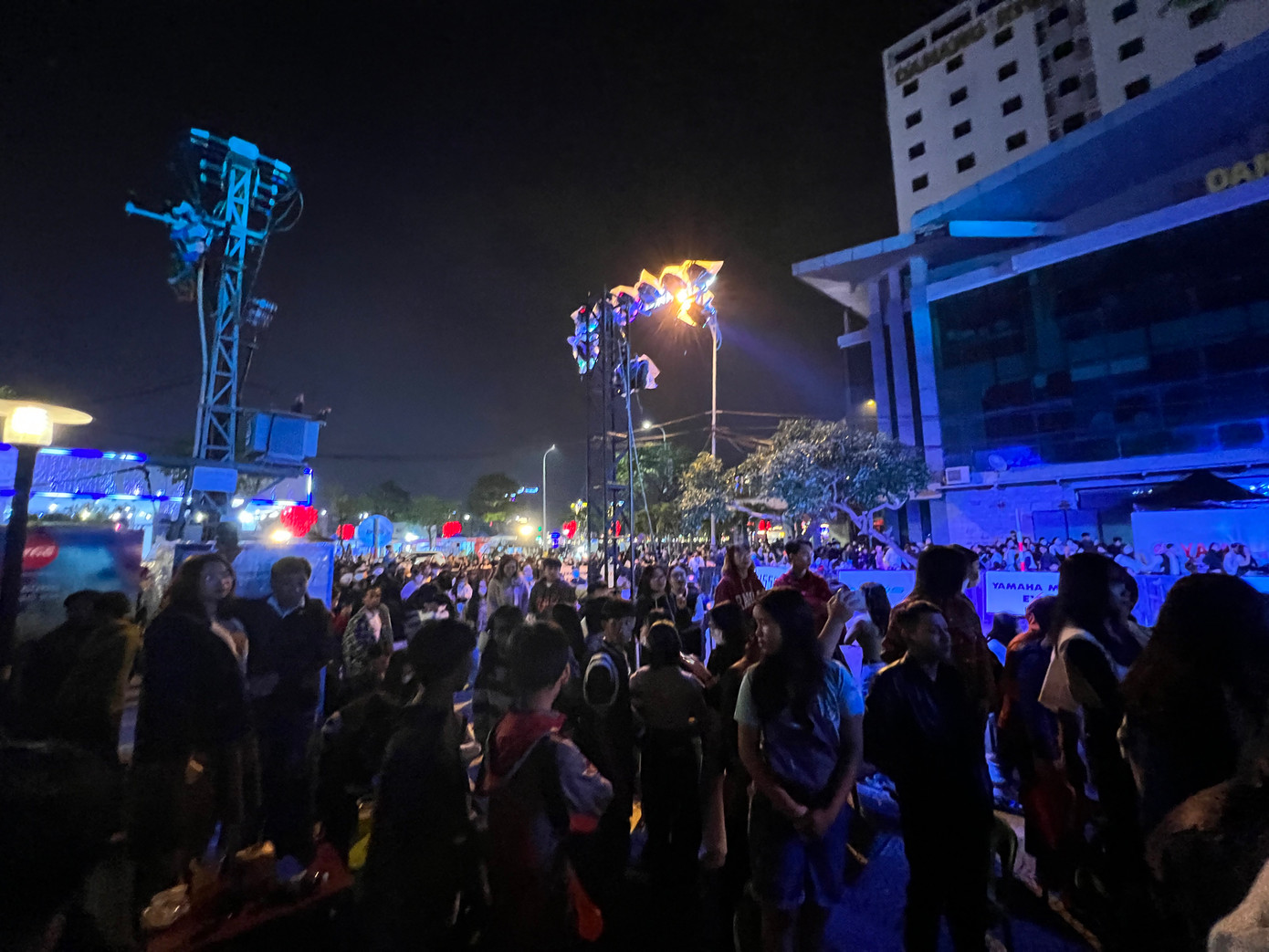 Hân hoan đón năm mới 2023, pháo hoa rực sáng bầu trời ảnh 40 Hân hoan đón năm mới 2023, pháo hoa rực sáng bầu trời ảnh 40