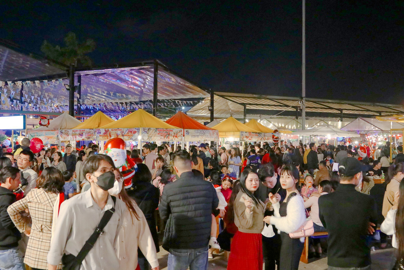 Đại diện khu chợ đêm Helio cho biết, trong 2 ngày lễ khu chợ đêm dự kiến đón hàng chục nghìn khách.