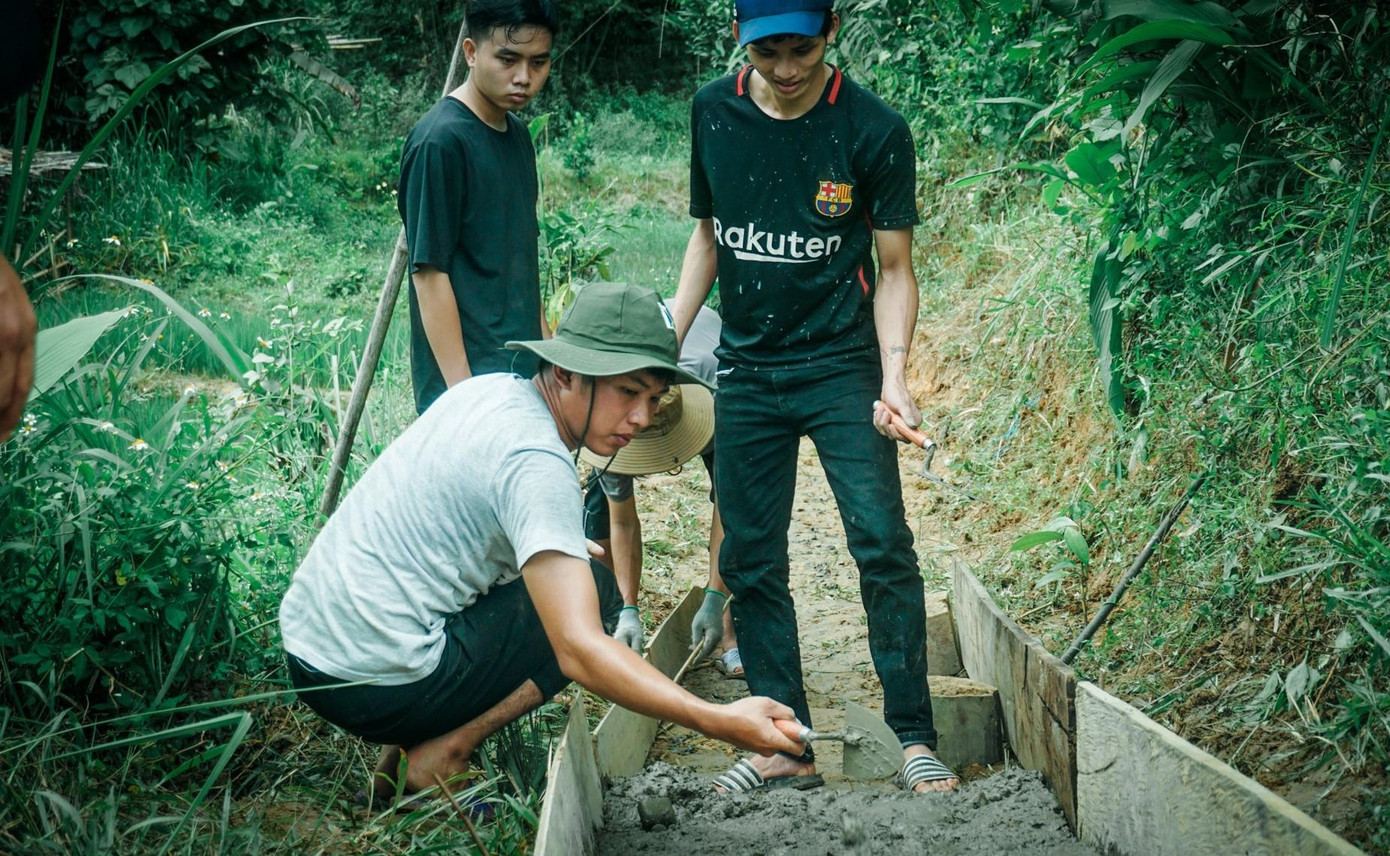 Chị Ríah Rục, Bí thư Đoàn xã Tà Lu vui mừng: "Tuyến đường hoàn thành mang lại nhiều ý nghĩa và niềm vui cho bà con, thuận tiện cho việc giao thương, qua lại giữa các thôn trong xã. Đặc biệt, vào mùa mưa bà con tránh phải di chuyển trên đường đất nhỏ dốc, trơn trượt".
