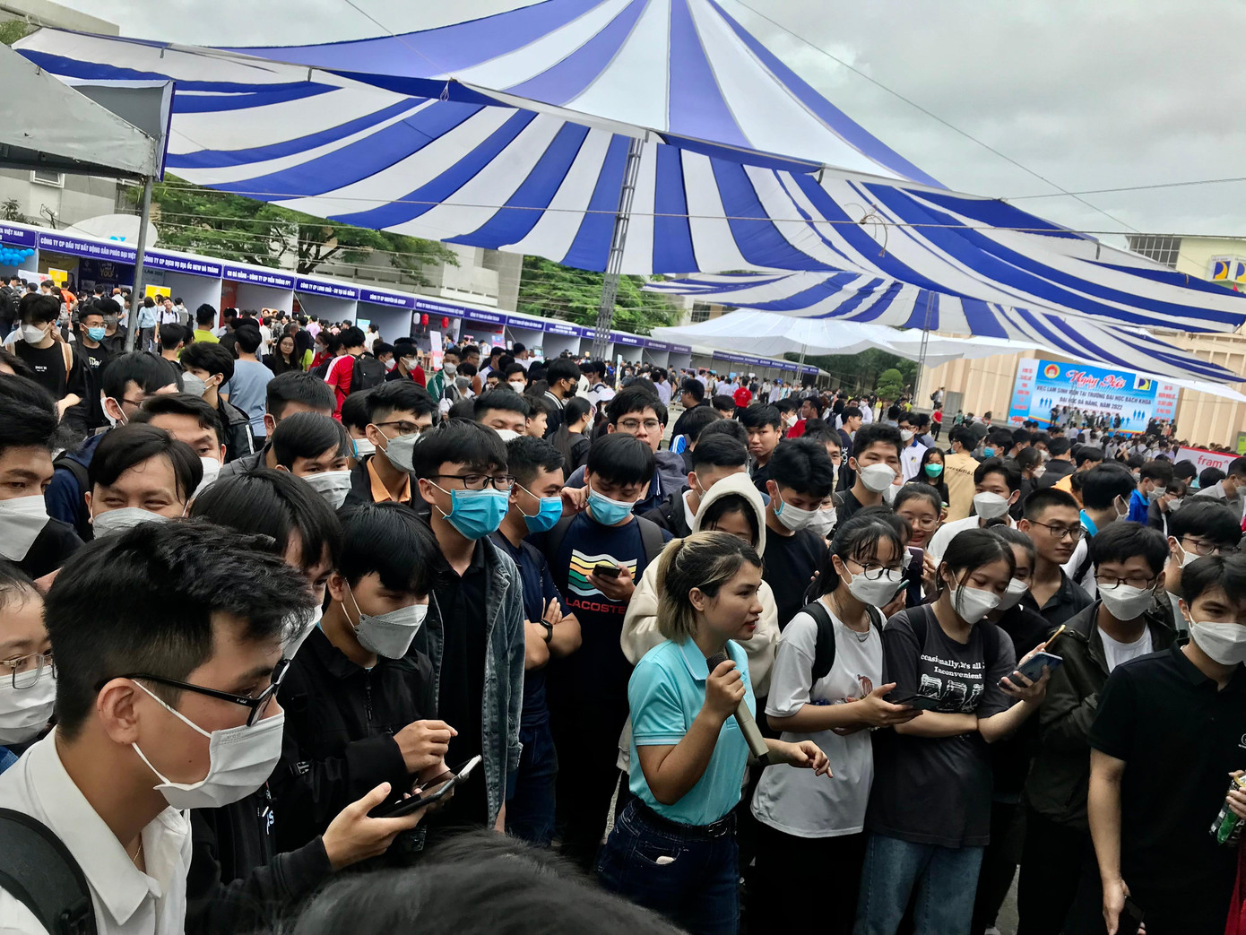 Ông Nguyễn Hữu Hiếu, Phó Hiệu trưởng Trường Đại học Bách khoa Đà Nẵng đánh giá cao thị trường việc làm ở Đà Nẵng. Hằng năm, trường có gần 3.000 sinh viên ra trường, làm việc tại Đà Nẵng, thế nhưng nhiều doanh nghiệp vẫn thiếu lao động.