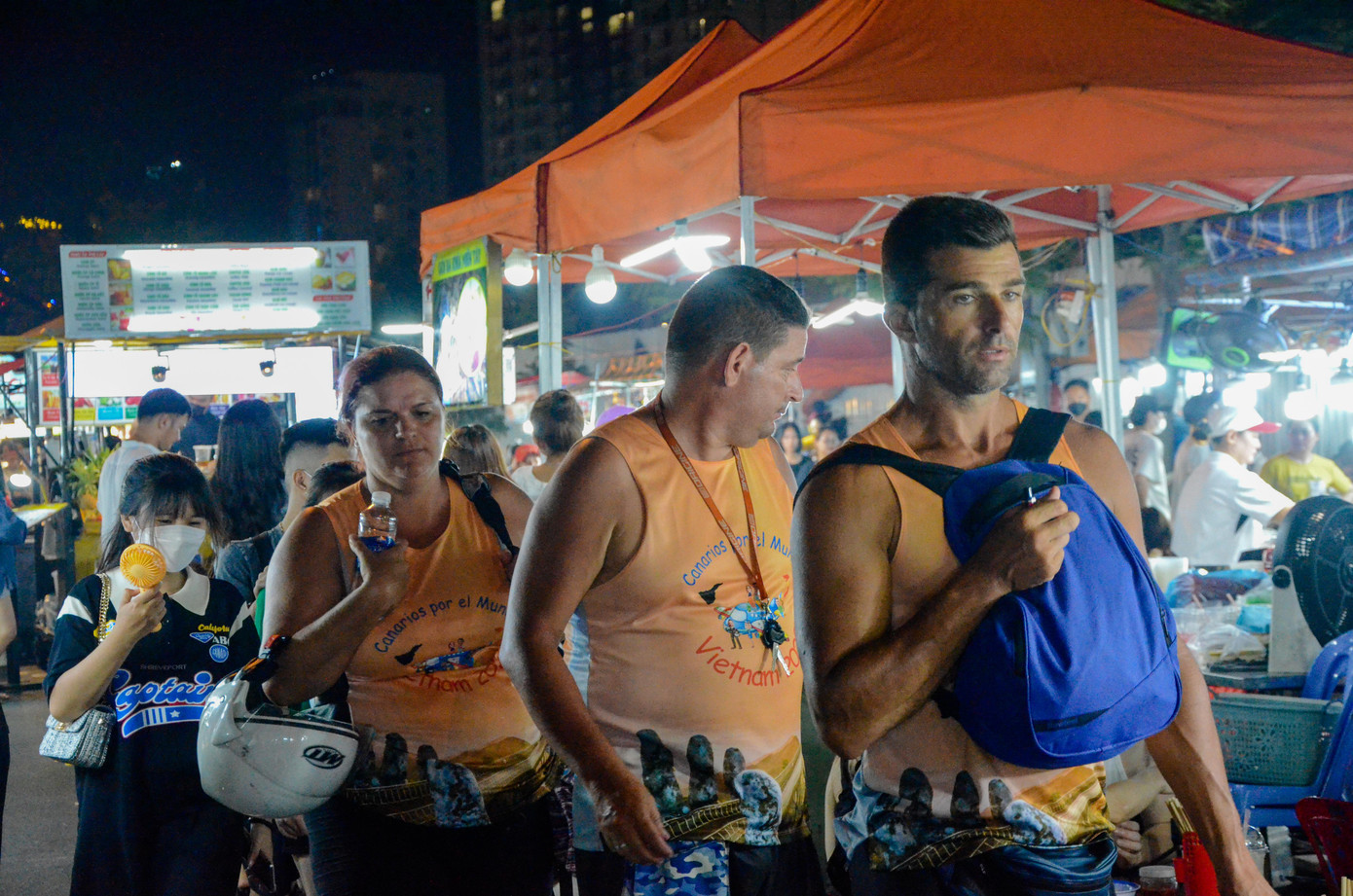 Khu chợ mua sắm kết hợp với phố đi bộ sầm uất với rất nhiều loại hình dịch vụ hấp dẫn này thu hút du khách trong và người nước ghé thăm.