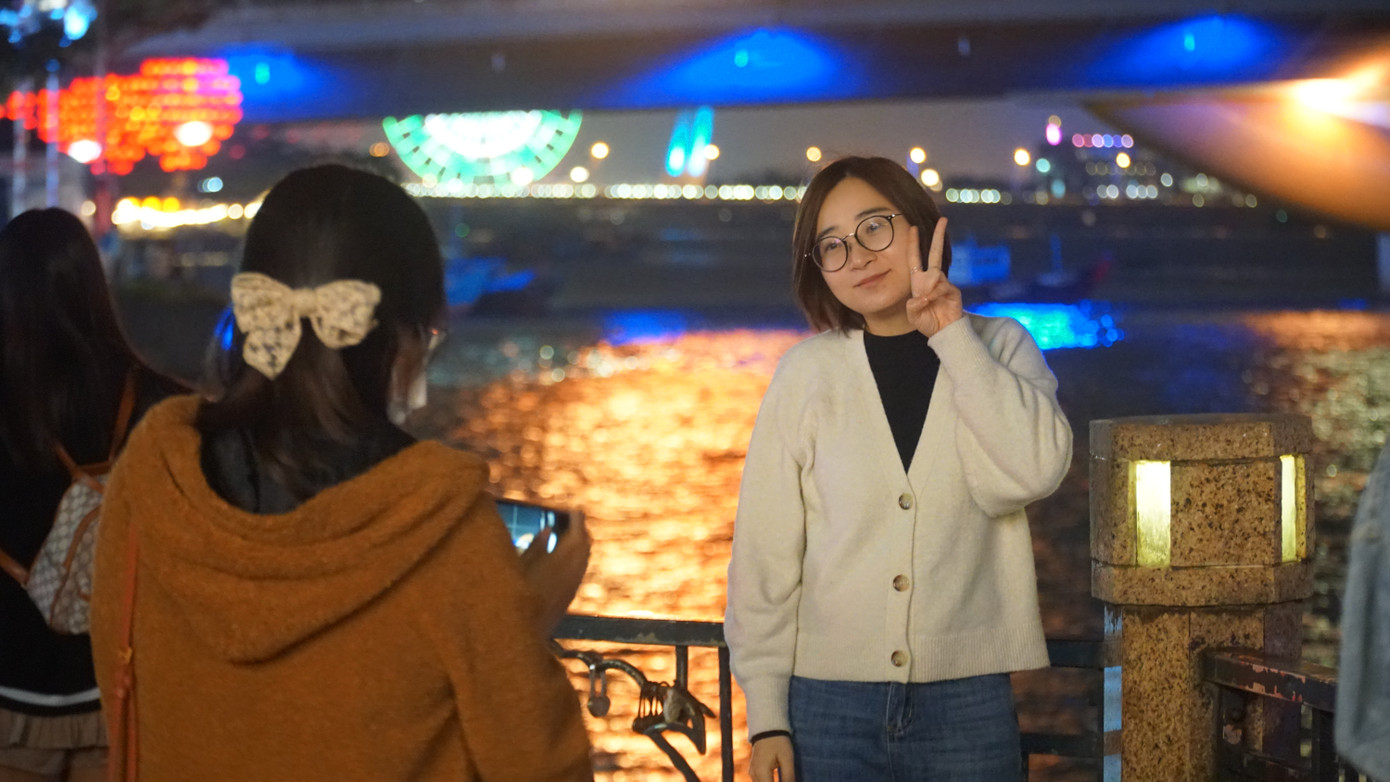 Giới trẻ diện đồ check-in tại các địa điểm du lịch. Giới trẻ diện đồ check-in tại các địa điểm du lịch.