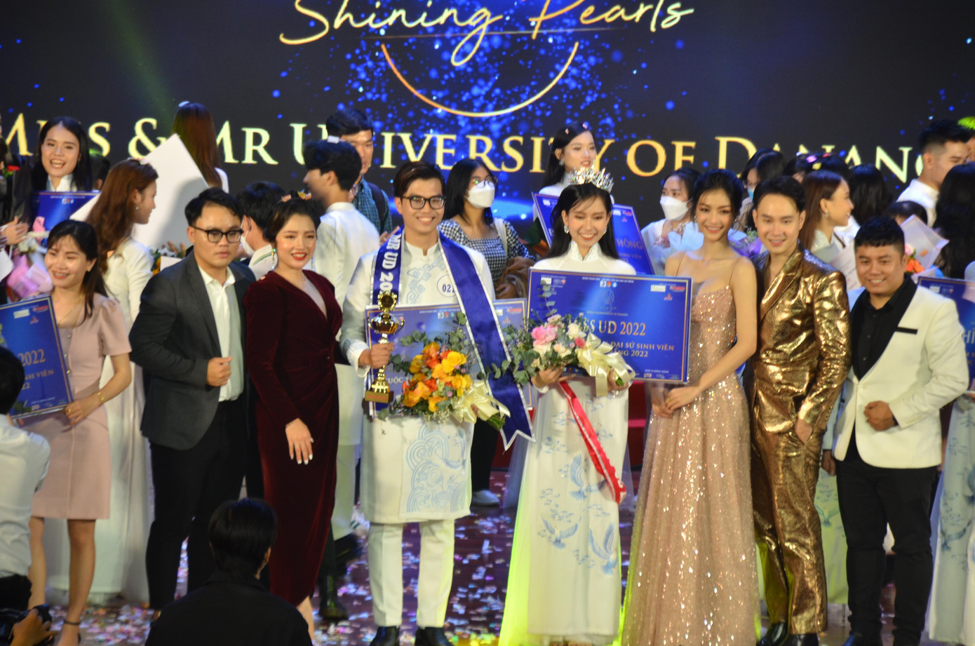 Hoa khôi Trần Thị Hồng Linh và Nam vương Trương Công Thành trong tương lai sẽ đại diện cho sinh viên Đại học Đà Nẵng tham dự các cuộc thi Thanh lịch trong khu vực và cả nước. Hoa khôi Trần Thị Hồng Linh và Nam vương Trương Công Thành trong tương lai sẽ đại diện cho sinh viên Đại học Đà Nẵng tham dự các cuộc thi Thanh lịch trong khu vực và cả nước.