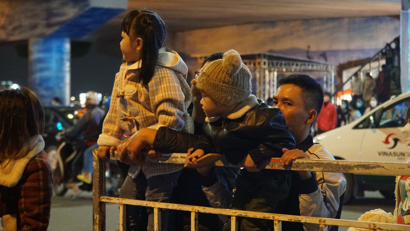 Hân hoan đón năm mới 2023, pháo hoa rực sáng bầu trời ảnh 38 Hân hoan đón năm mới 2023, pháo hoa rực sáng bầu trời ảnh 38