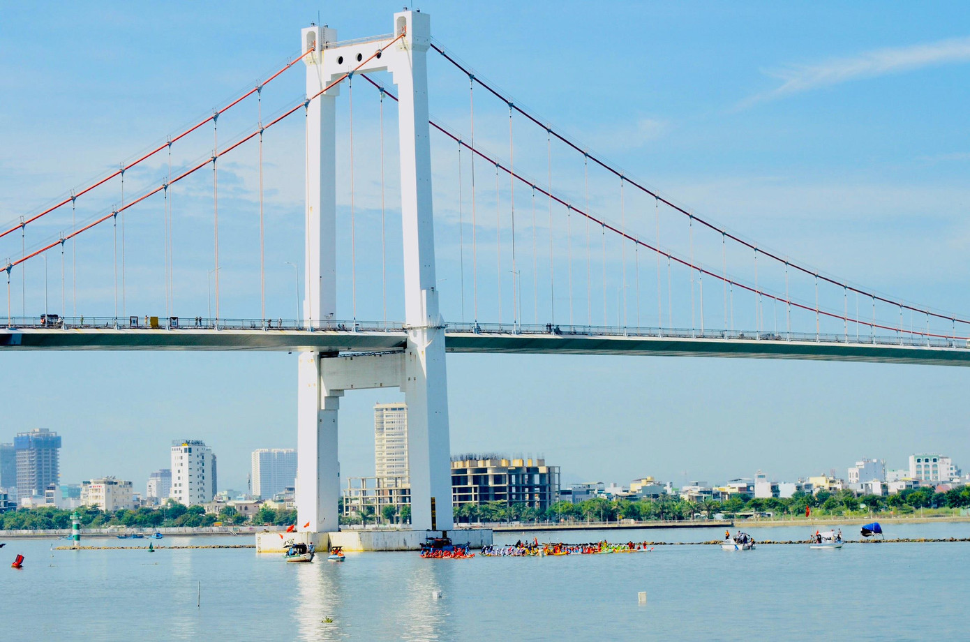 Toàn cảnh khu vực xuất phát của các đội thuyền đua.