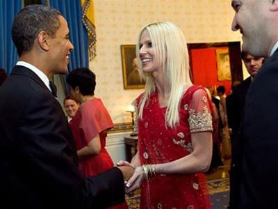 Bà "khách không mời" Michaele Salah bắt tay Tổng thống Obama