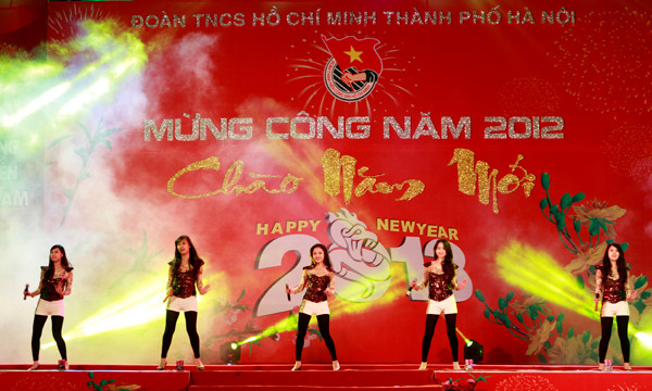 Chương trình mừng công sôi động với những tiết mục thể hiện nhiệt huyết tuổi trẻ, niềm háo hức đón chào một năm mới với những cơ hội mới. Nhóm Ước mơ xanh mang tới ca khúc 