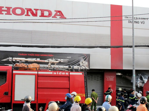 Cửa hàng xe máy Honda nơi diễn ra vụ cháy. Ảnh: Khôi Nguyên Cửa hàng xe máy Honda nơi diễn ra vụ cháy
