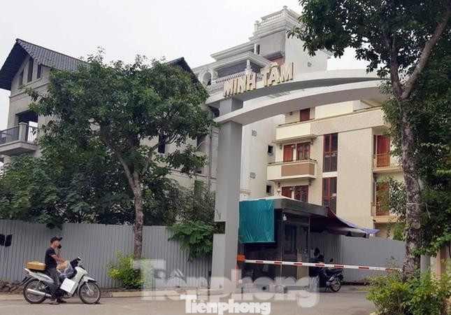 Tại dự án Khu biệt thự nhà vườn, nhà ở thấp tầng Minh Tâm trên đường Cổ Linh (phường Long Biên, quận Long Biên) do liên danh Công ty Cổ phần xuất nhập khẩu Minh Tâm và Công ty CP tư vấn HANDIC làm chủ đầu tư có nhiều công trình vi phạm trật tự xây dựng.