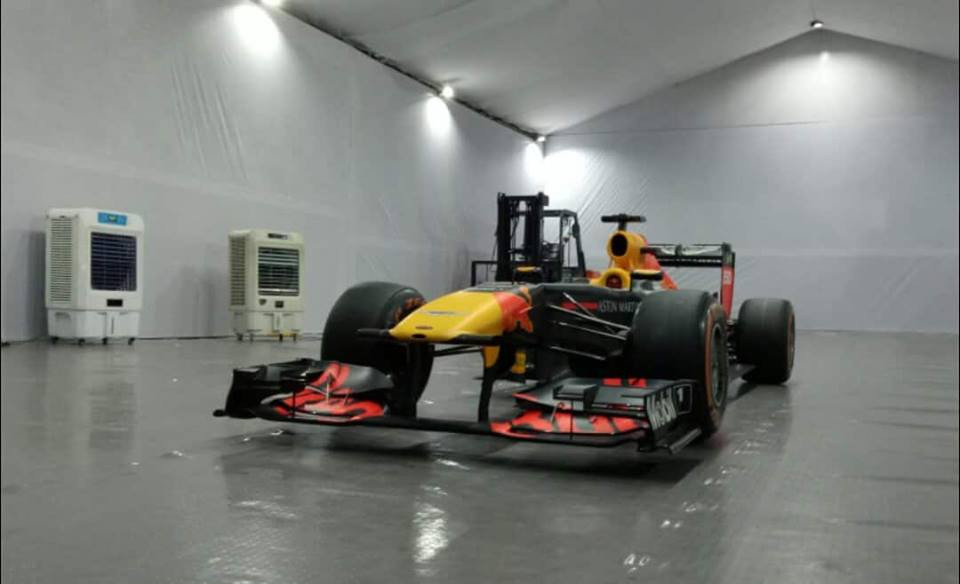 Chi tiết xe đua F1 của đội Red Bull mới xuất hiện tại Hà Nội ảnh 12