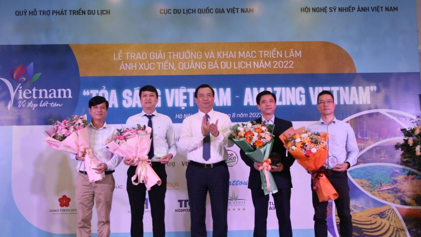 11 tác giả có tác phẩm đạt giải được vinh danh. 11 tác giả có tác phẩm đạt giải được vinh danh.
