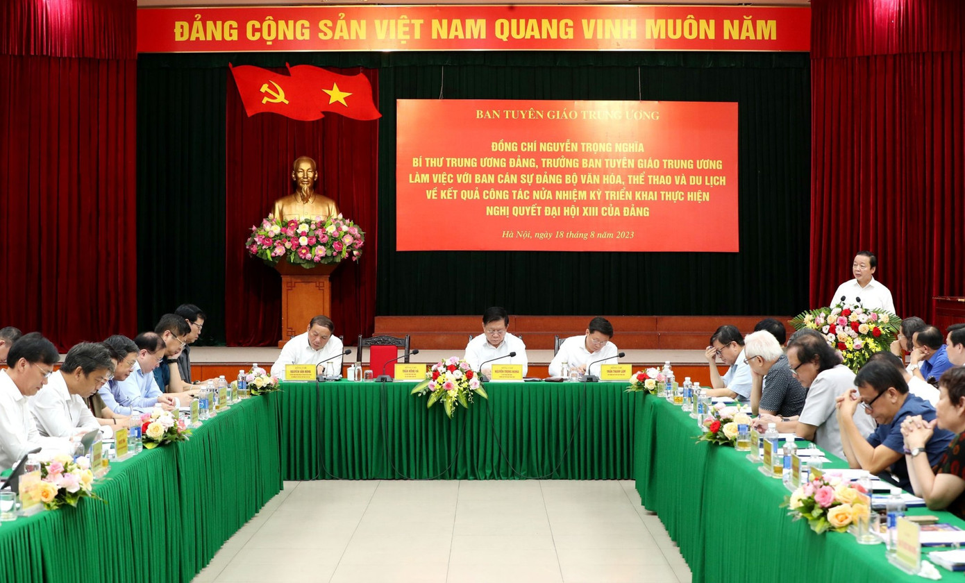 Bí thư T.Ư Đảng, Trưởng Ban Tuyên giáo T.Ư Nguyễn Trọng Nghĩa làm việc với Ban cán sự Đảng Bộ VHTTDL. Ảnh: Trần Huấn