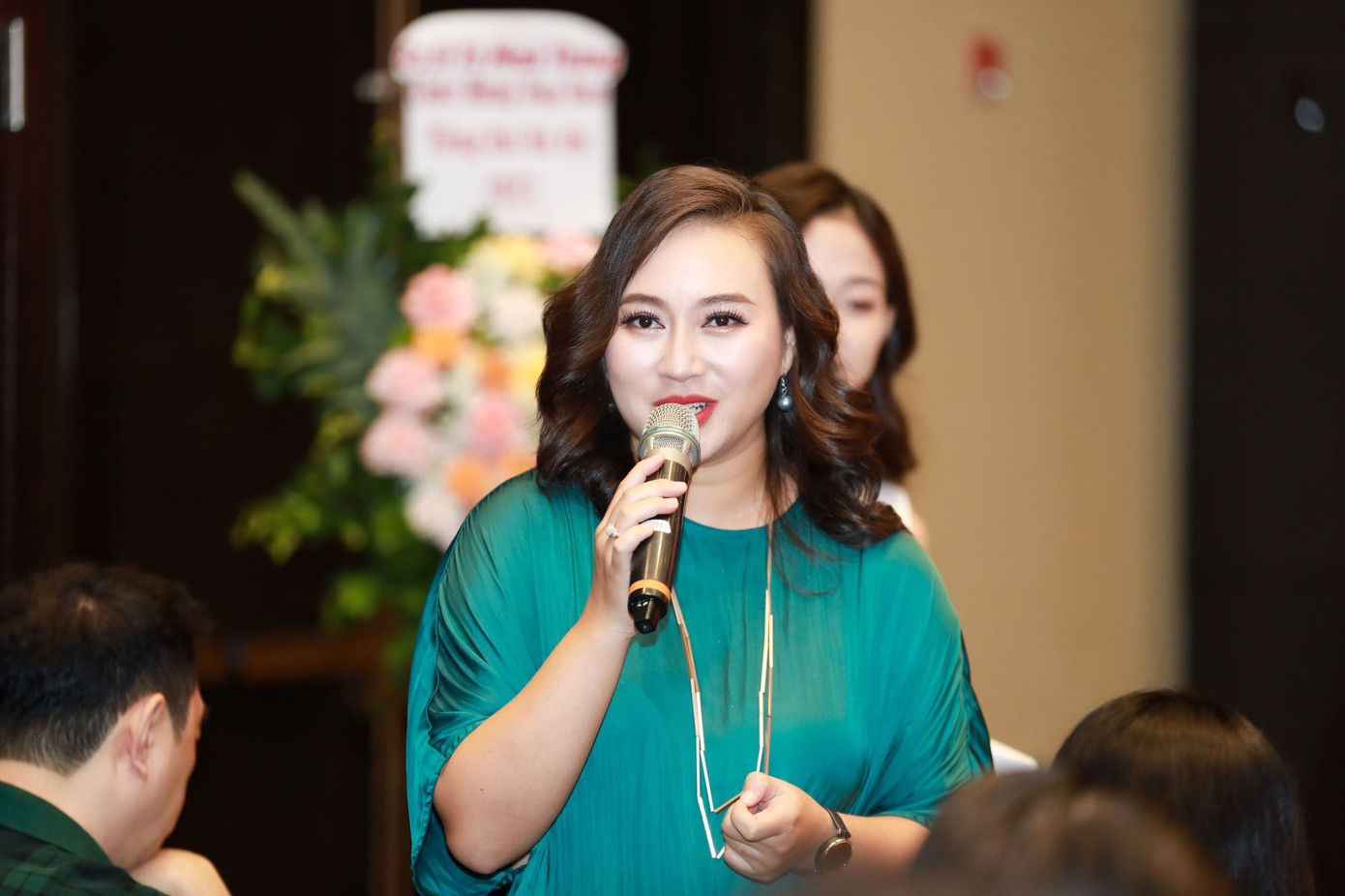 Khánh Linh - một trong những ca sĩ thực lực thành danh từ Tiếng hát Hà Nội.