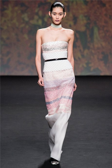 Mộng Dao trình diễn thiết kế của Christian Dior