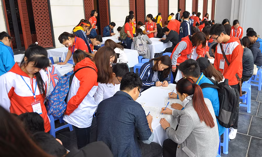 Đông đảo bạn trẻ hiến máu trong Lễ hội Xuân hồng 2017 ảnh 4