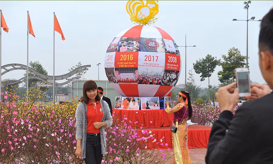 Đông đảo bạn trẻ hiến máu trong Lễ hội Xuân hồng 2017 ảnh 2