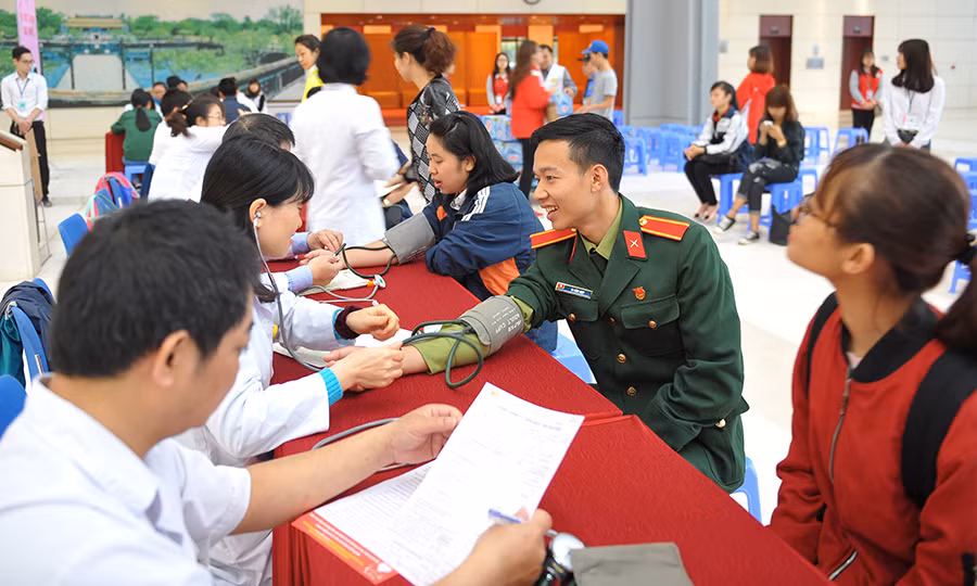 Đông đảo bạn trẻ hiến máu trong Lễ hội Xuân hồng 2017 ảnh 6