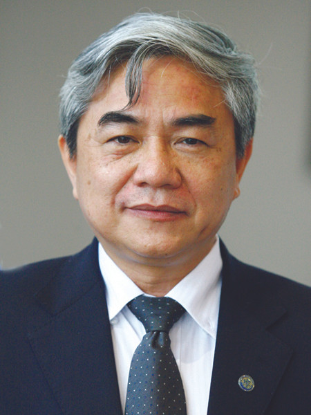 Bộ trưởng Khoa học và Công nghệ Nguyễn Quân (56 tuổi), quê Thái Bình, tiến sĩ (ngành năng lượng), Ủy viên Trung ương Đảng