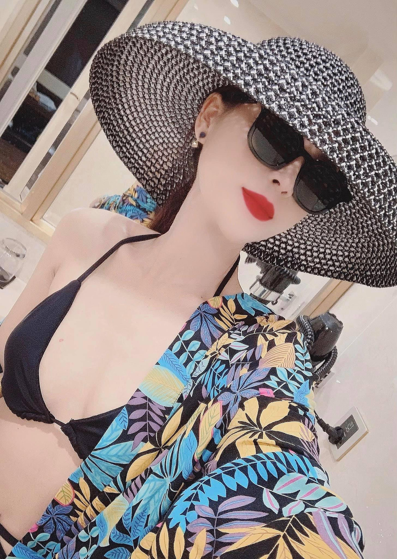 Lương Thu Trang gây ấn tượng trên màn ảnh với vai Minh HH trong phim "Hướng dương ngược nắng".