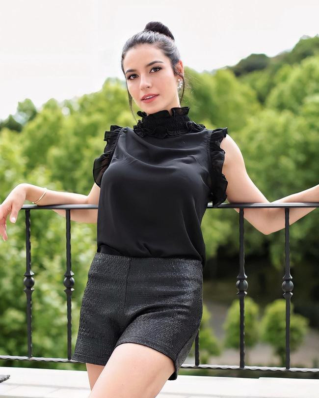 Bên cạnh đó, Julia Gama thể hiện được sự đa tài của mình khi thử sức trong lĩnh vực điện ảnh và góp mặt trong phim điện ảnh Insurgents Delirium (2017).