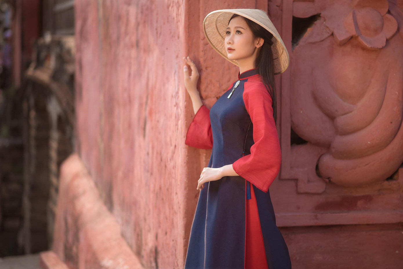 Hiện tại, Quế Anh đang học khoa Ngôn ngữ và Văn hoá Hàn Quốc, Trường Đại học Ngoại ngữ, Đại học Huế. Quế Anh từng đạt danh hiệu Á khôi 2 cuộc thi Hoa khôi Đại học Huế 2020.